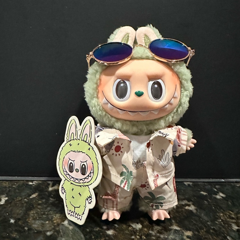 🌴LABUBU VACATION MODE OUTFIT 🌴 - Picture 2 of 3